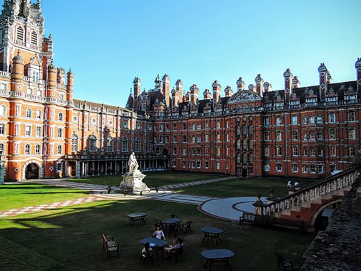 ロンドン大学ロイヤル・ホロウェイ校校舎